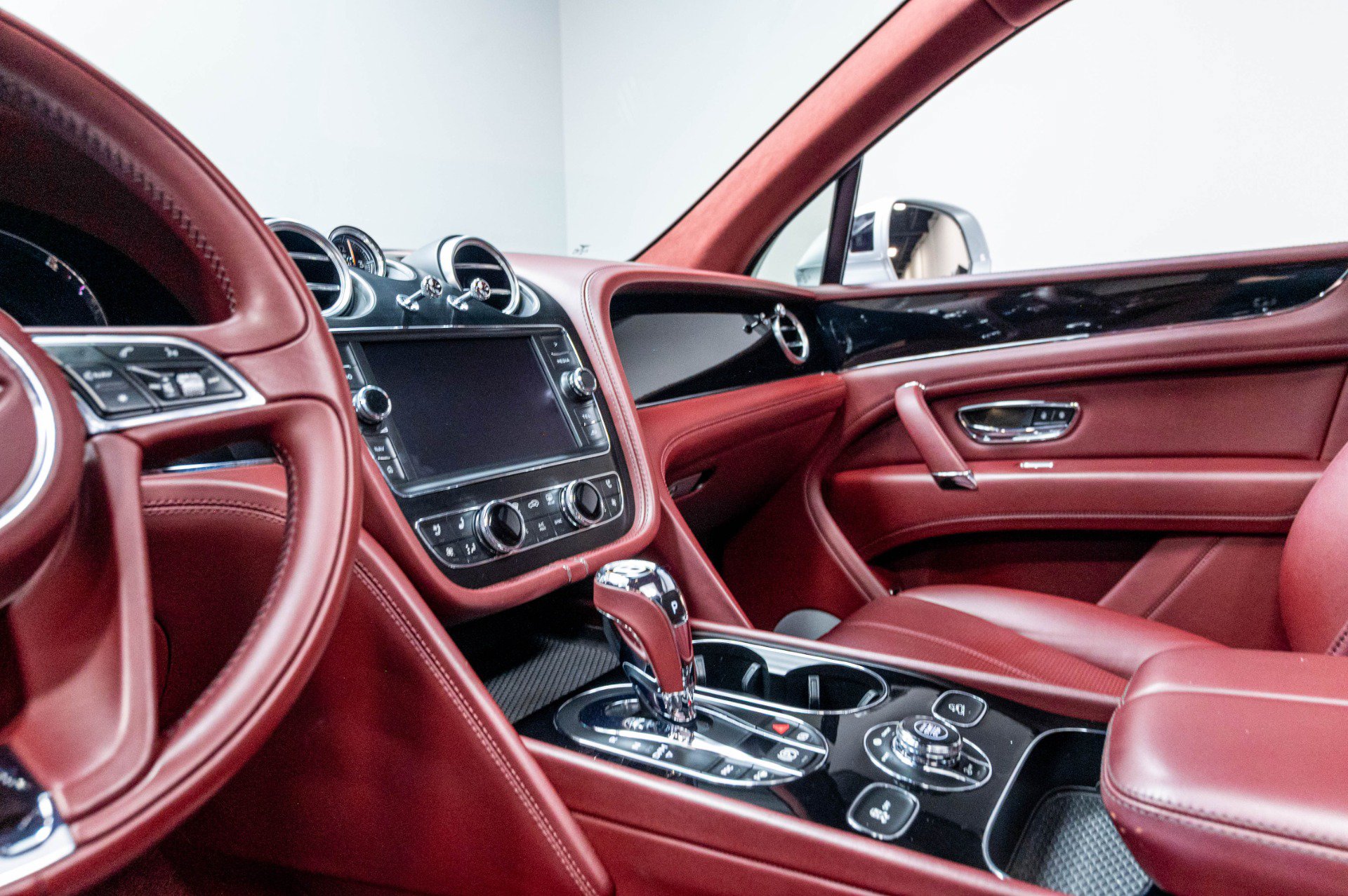 Used 2020 Bentley Bentayga AWD/4WD image 18