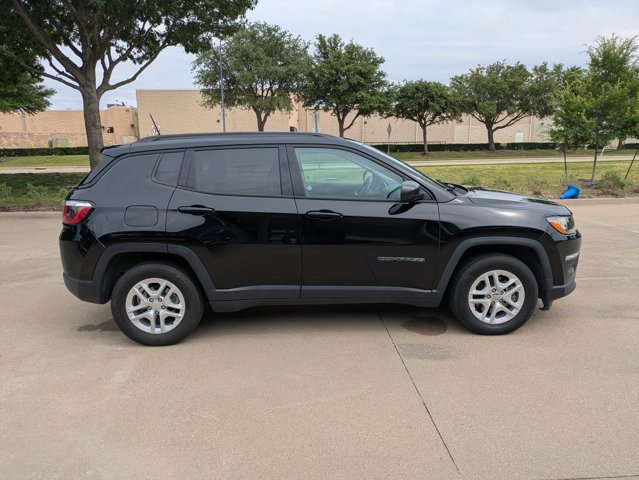 Used 2018 Jeep Compass Sport w/ Tech Group FWD image 4