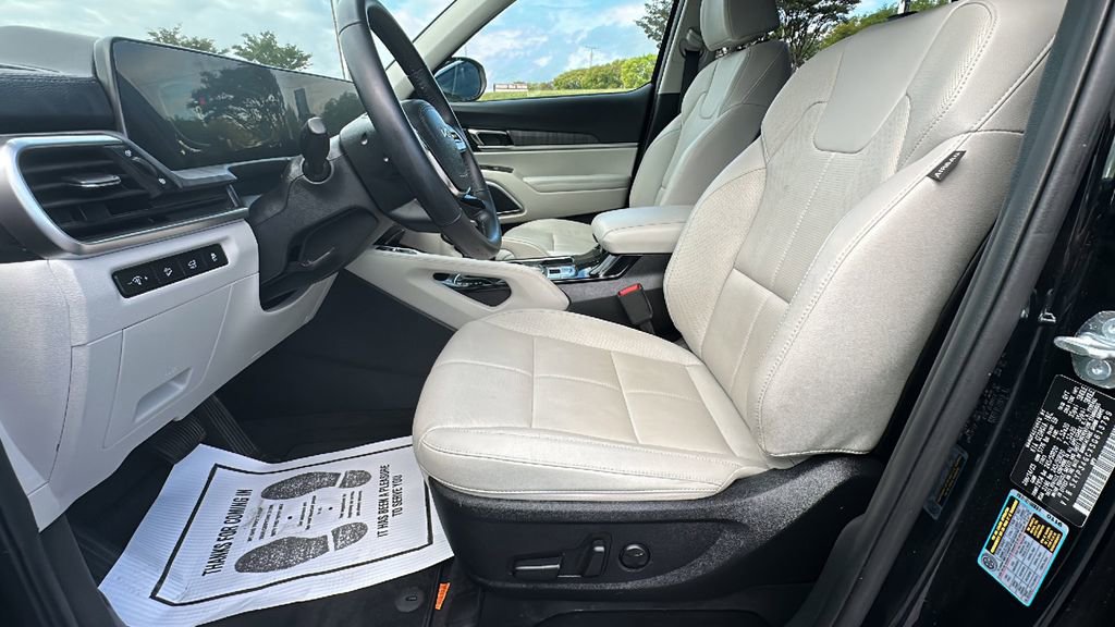 Used 2025 Kia Telluride EX w/ EX Captain's Chair Package image 10