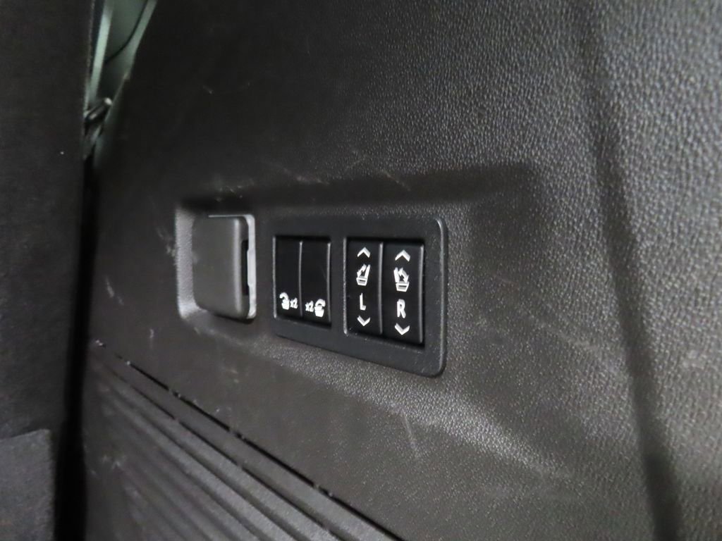 Used 2021 GMC Yukon Denali w/ Denali Premium Package image 44