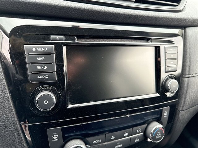 Used 2018 Nissan Rogue SV w/ Sun & Sound Touring Package image 11