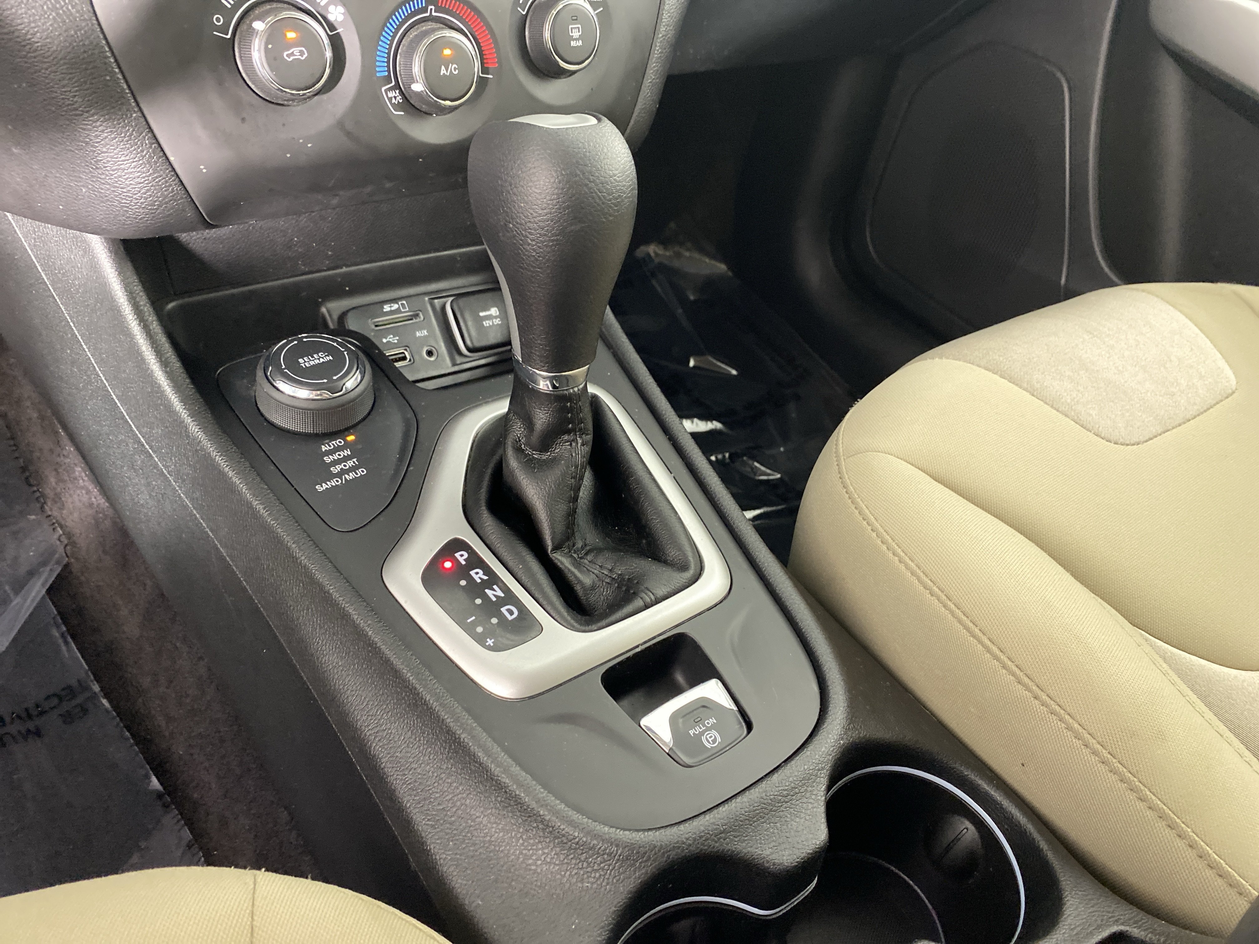 Used 2017 Jeep Cherokee Sport AWD/4WD image 26