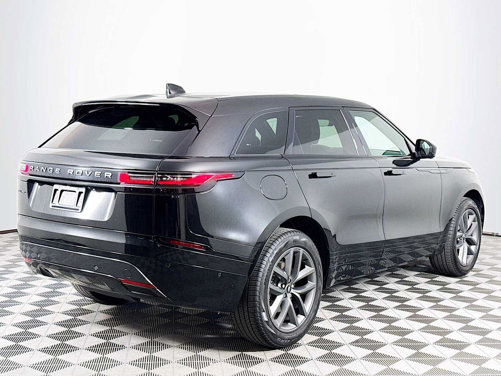 Used 2026 Land Rover Range Rover Velar Dynamic SE AWD/4WD image 5