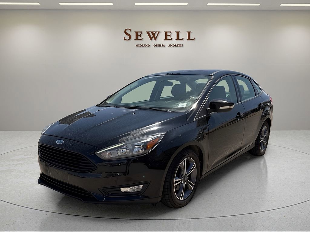 Used 2018 Ford Focus SE w/ SE Appearance Package FWD image 1