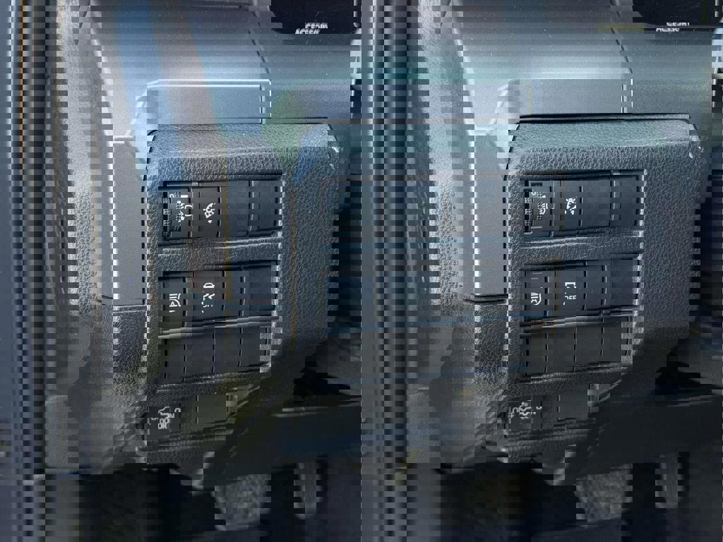 Used 2025 Toyota Tacoma TRD Off-Road image 18