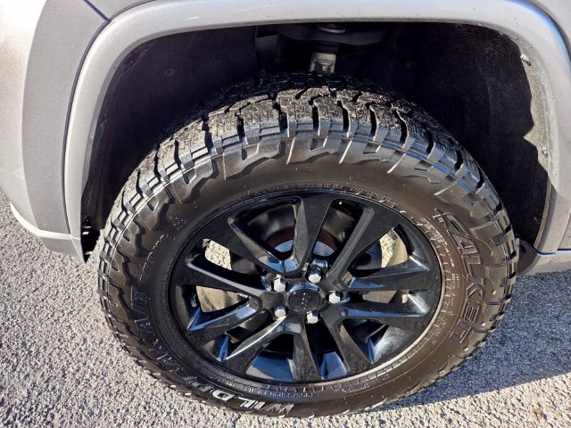 Used 2017 Jeep Grand Cherokee Altitude AWD/4WD image 7