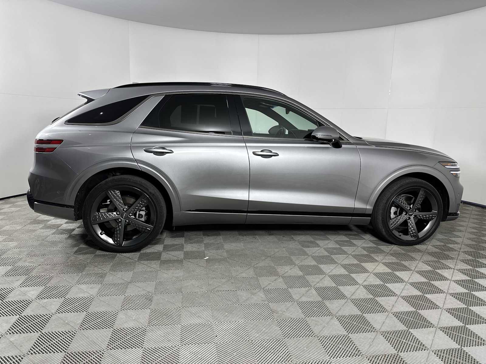 Used 2022 Genesis GV70 2.5T w/ Sport Prestige Package image 9