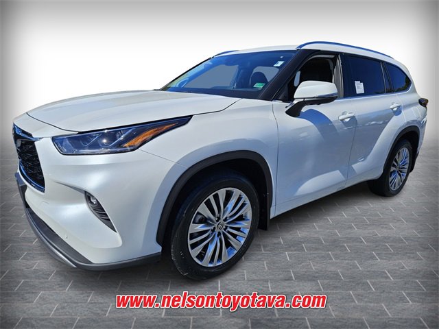 New 2026 Toyota Highlander Platinum image 3
