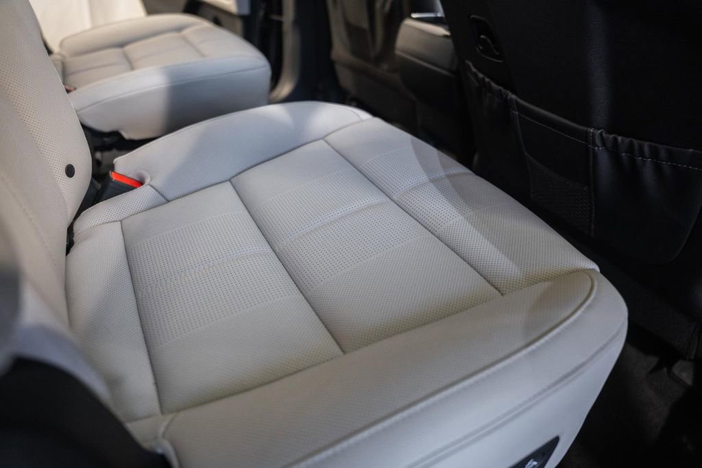 Used 2025 Kia Telluride EX w/ EX Captain's Chair Package AWD/4WD image 32