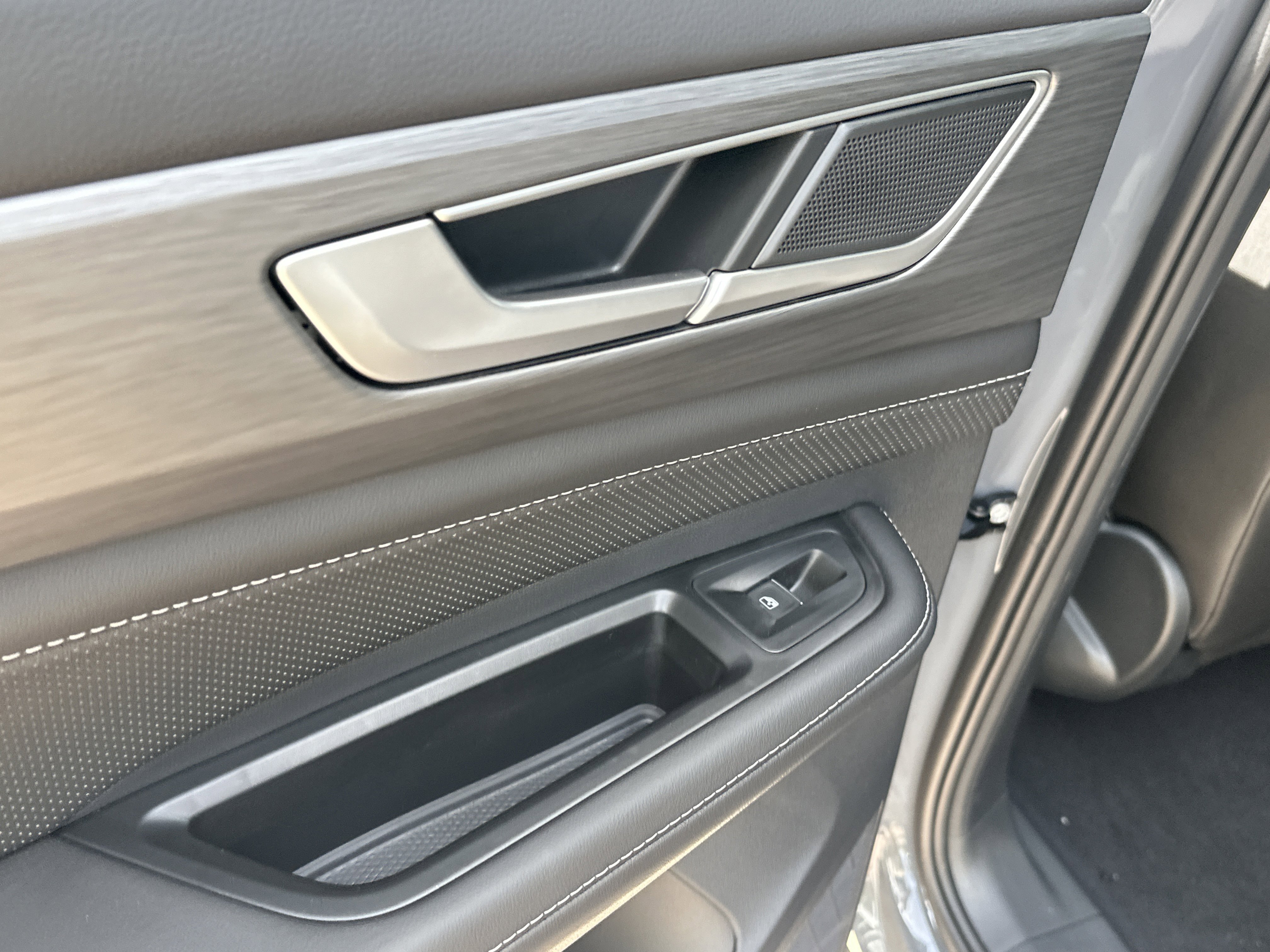 New 2026 Volkswagen Atlas Cross Sport SE image 12