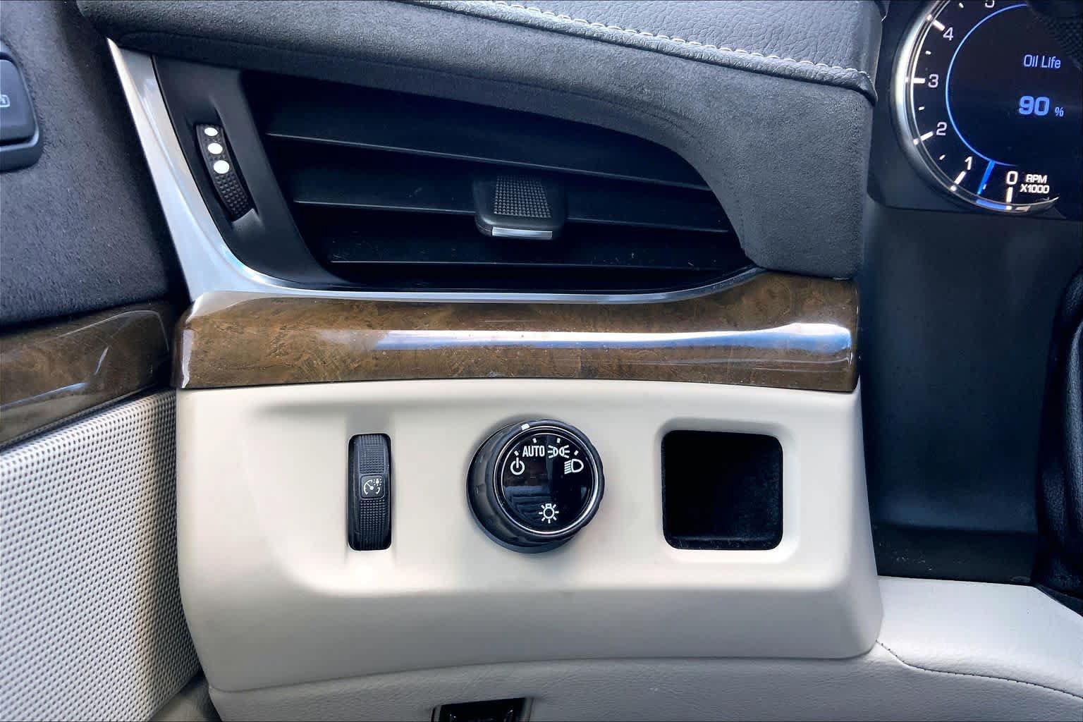 Certified 2019 Cadillac Escalade Premium Luxury RWD image 34