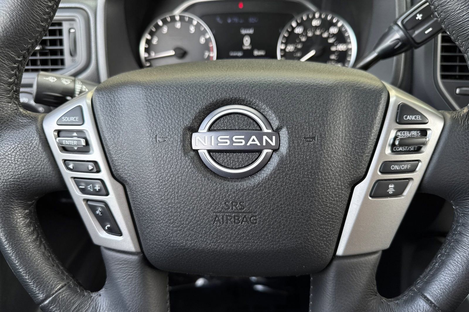 Used 2024 Nissan Titan SV w/ SV Convenience Package RWD image 18