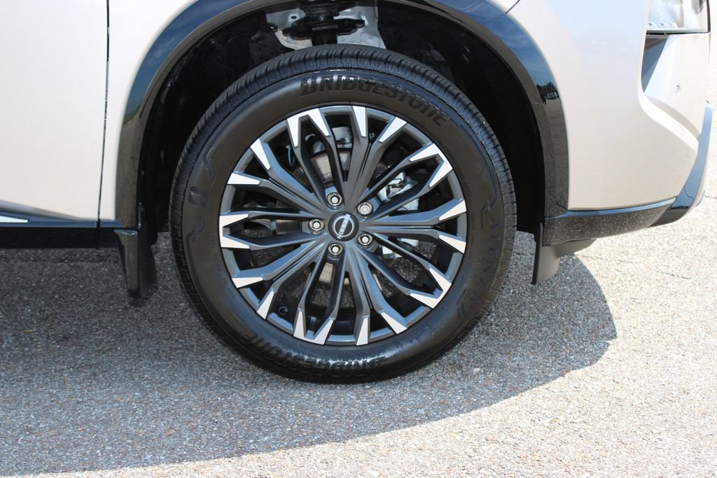 Used 2025 Nissan Rogue Platinum AWD/4WD image 5