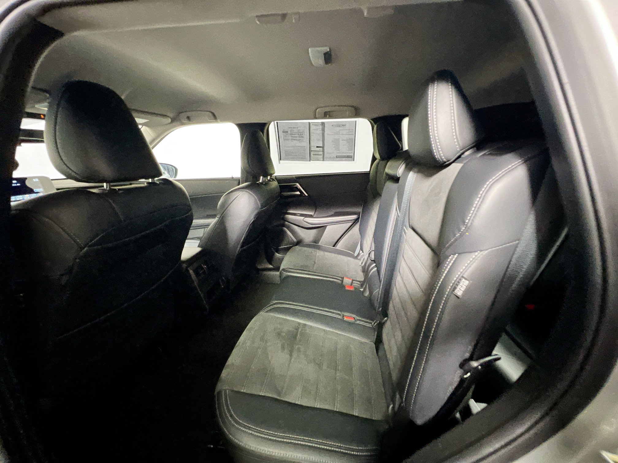 Used 2024 Mitsubishi Outlander SE image 29