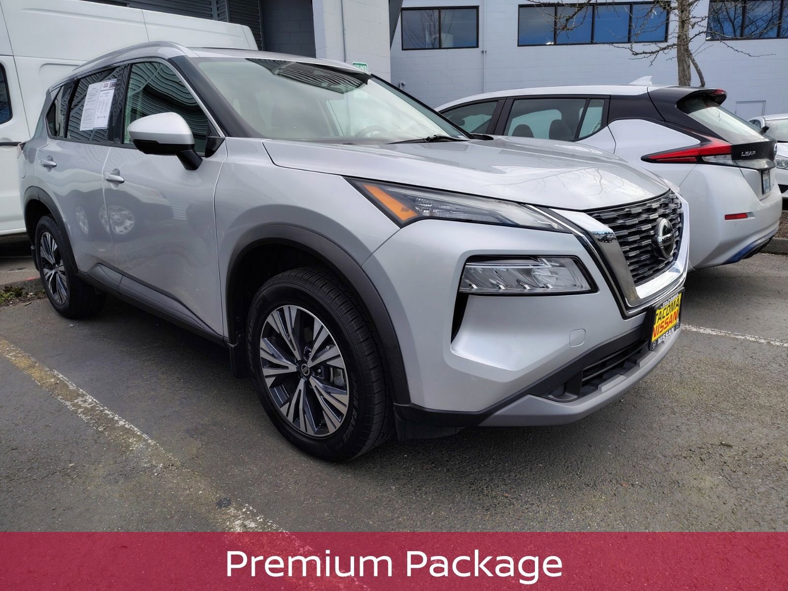 Used 2021 Nissan Rogue SV w/ Premium Package image 3