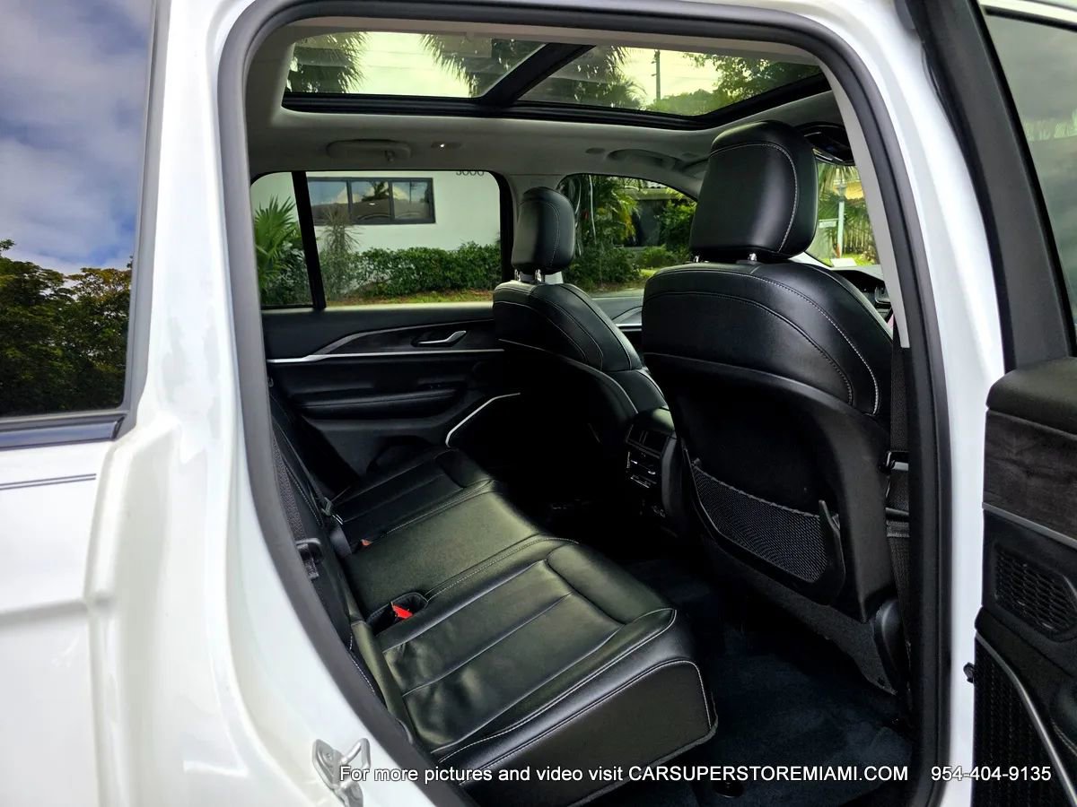 Used 2022 Jeep Grand Cherokee Limited 4xe image 40