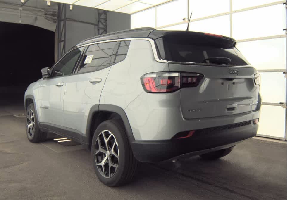 Used 2024 Jeep Compass Limited w/ Sun and Sound Group AWD/4WD image 2