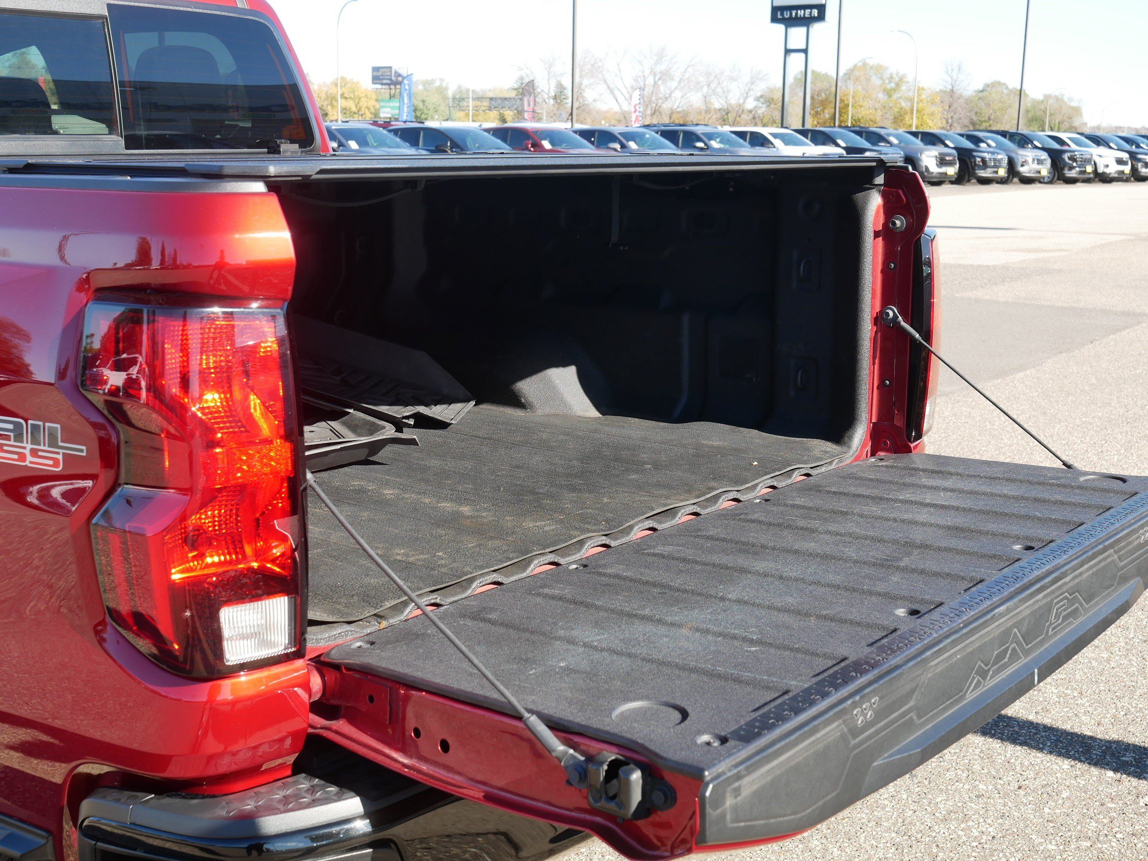 Used 2024 Chevrolet Colorado Trail Boss w/ Advanced Trailering Package AWD/4WD image 18