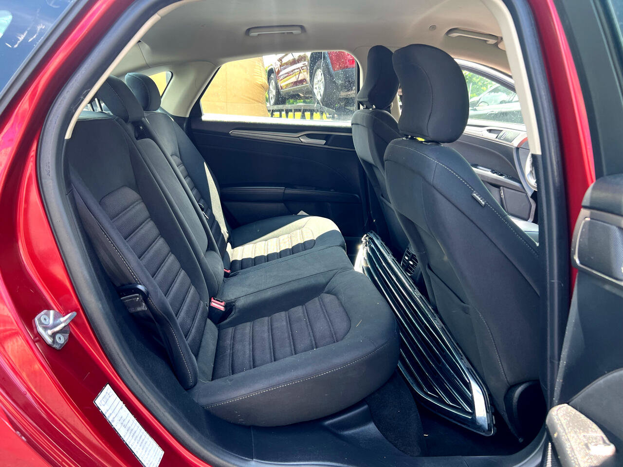 Used 2018 Ford Fusion SE image 12