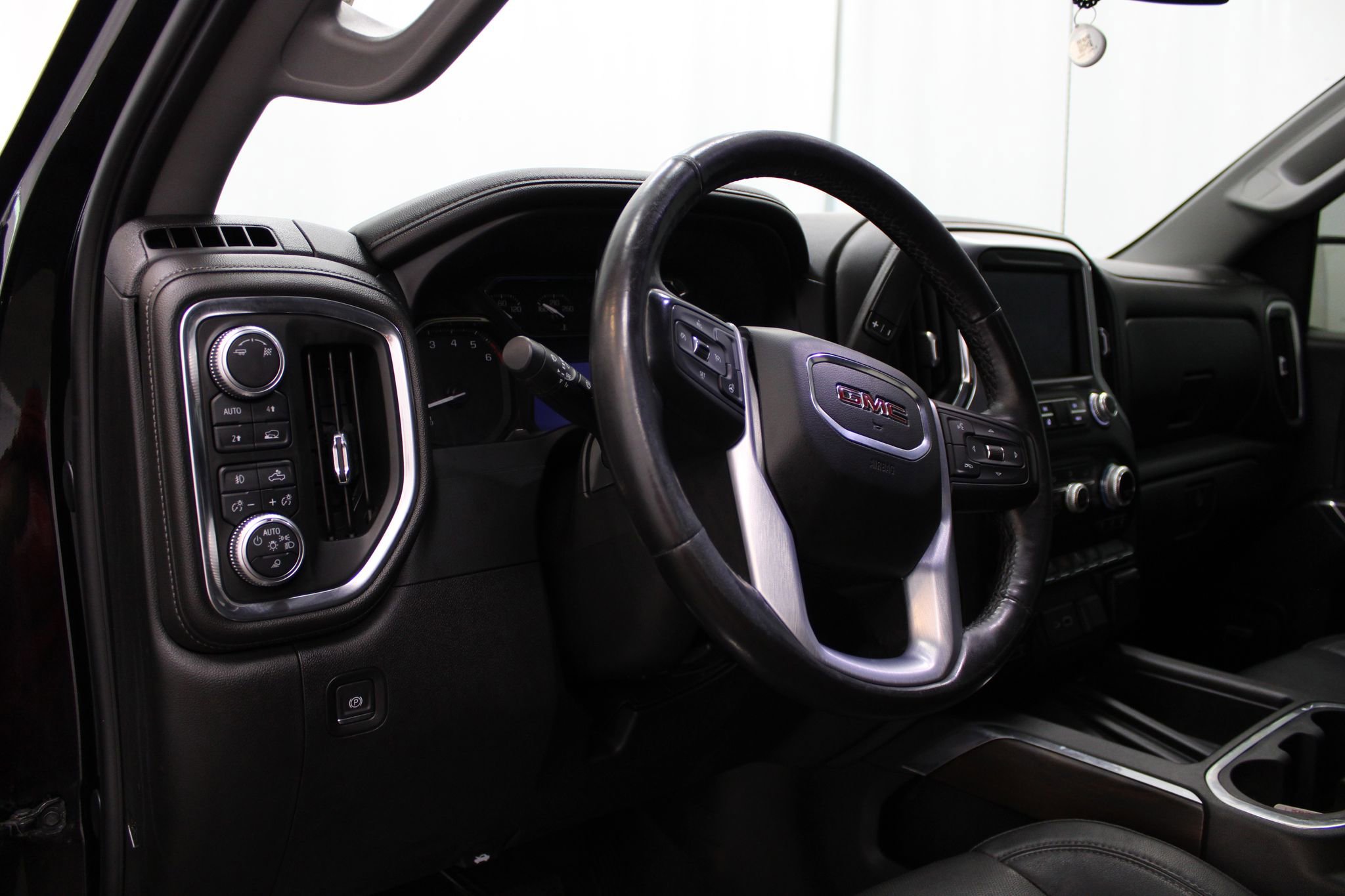 Used 2019 GMC Sierra 1500 SLT w/ SLT Convenience Package AWD/4WD image 12
