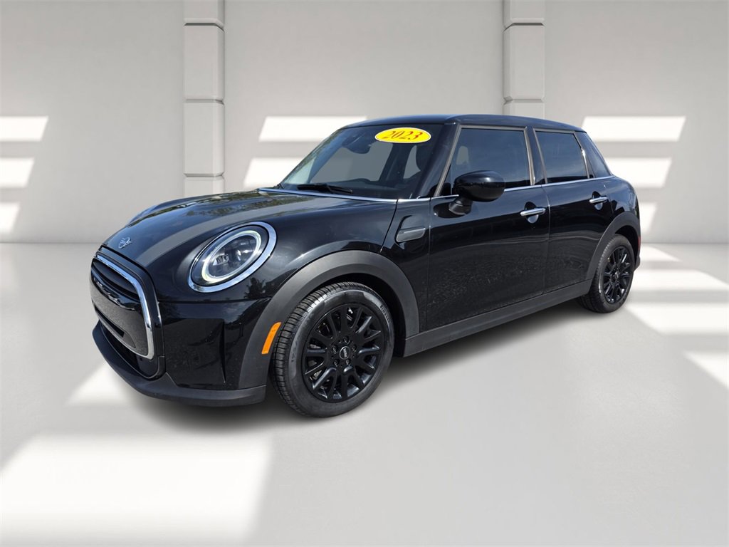 Used 2023 MINI Cooper 4-Door Hardtop image 8