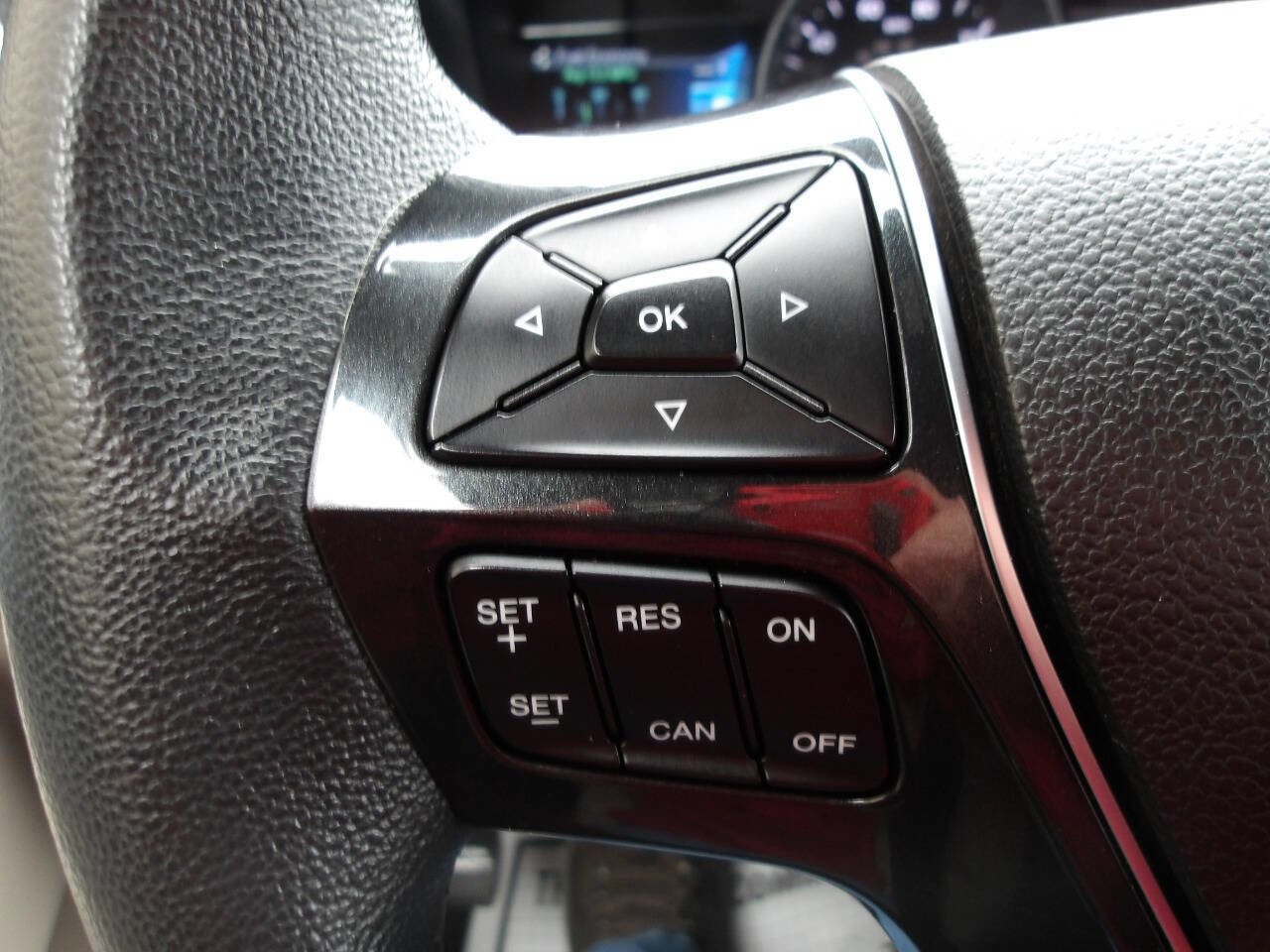 Used 2018 Ford Explorer Limited image 19