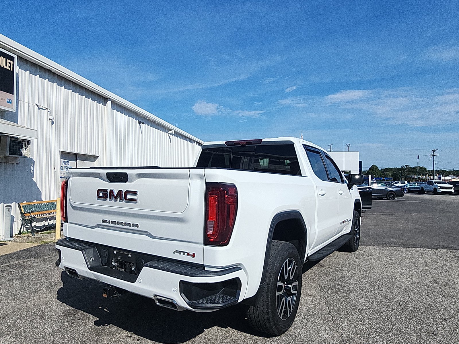 Used 2023 GMC Sierra 1500 AT4 w/ AT4 Premium Package AWD/4WD image 5