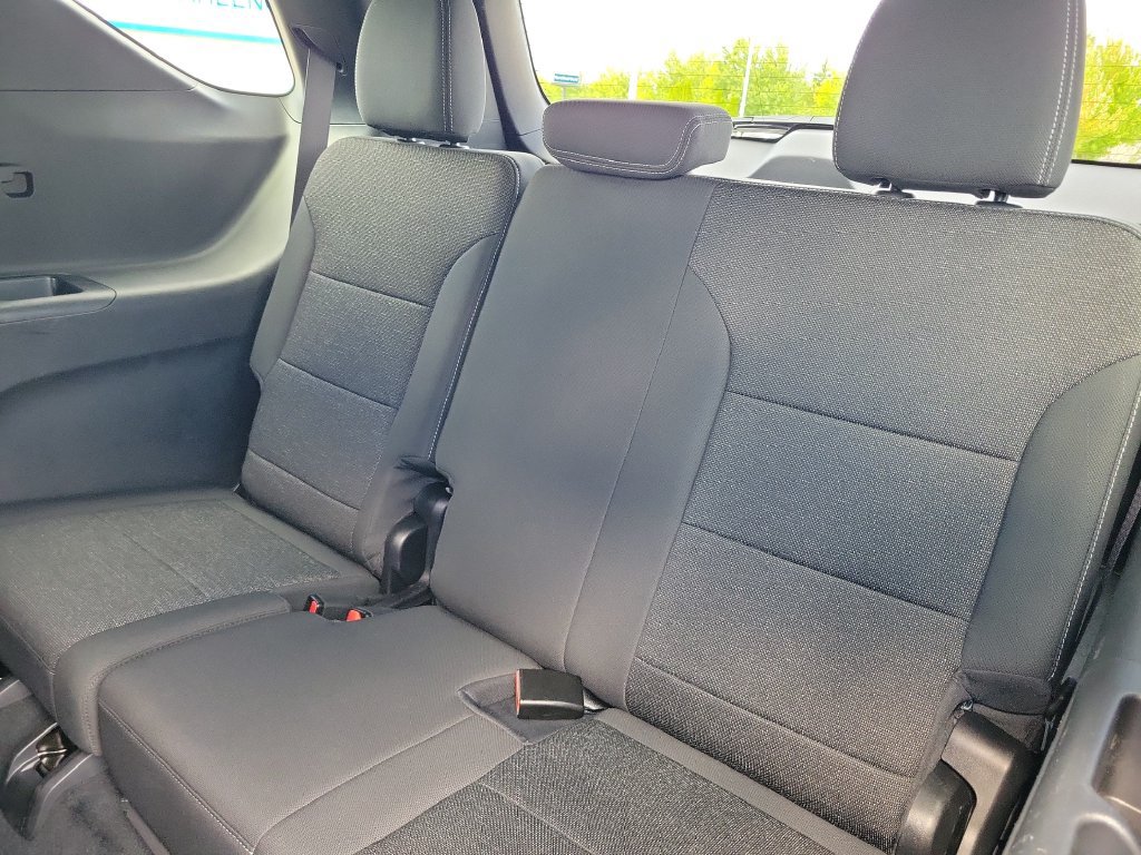 Used 2024 Chevrolet Traverse LS FWD image 27