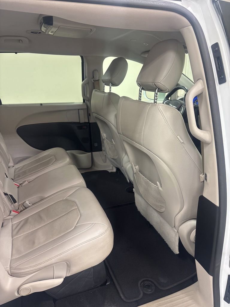 Used 2018 Chrysler Pacifica Touring-L w/ Tire & Wheel Group FWD image 30