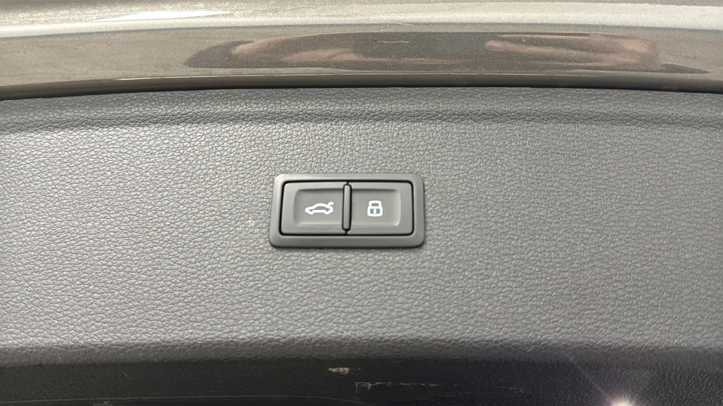 Used 2025 Audi Q5 e Premium Plus w/ Premium Plus Package AWD/4WD image 28