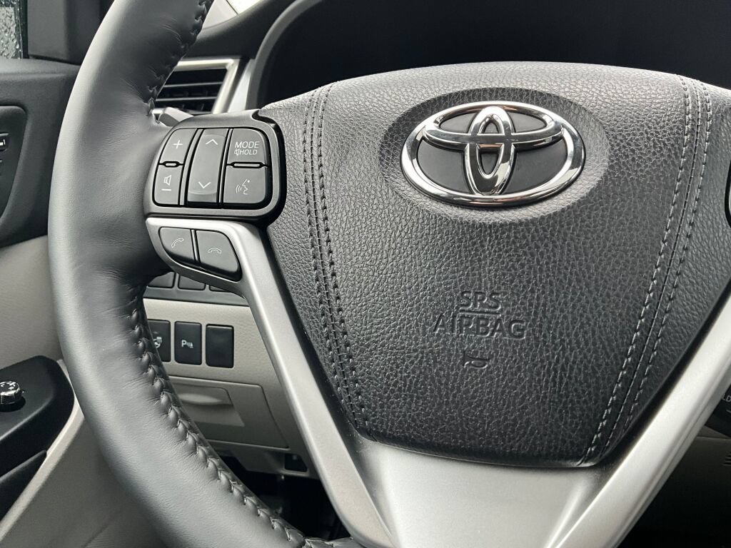 Used 2019 Toyota Highlander Limited Platinum AWD/4WD image 23