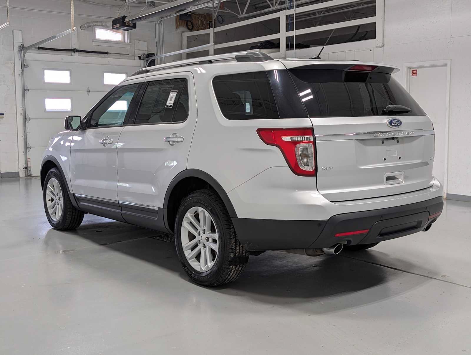 Used 2015 Ford Explorer XLT w/ Equipment Group 202B AWD/4WD image 9