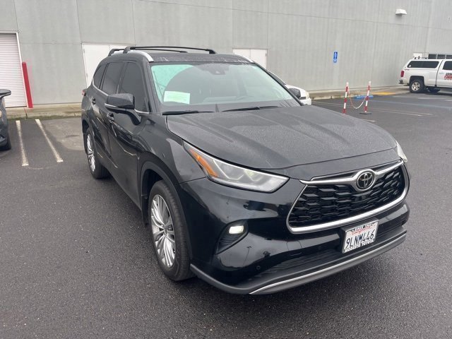 Used 2024 Toyota Highlander Platinum image 3