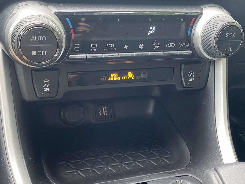 Used 2024 Toyota RAV4 XLE FWD image 27