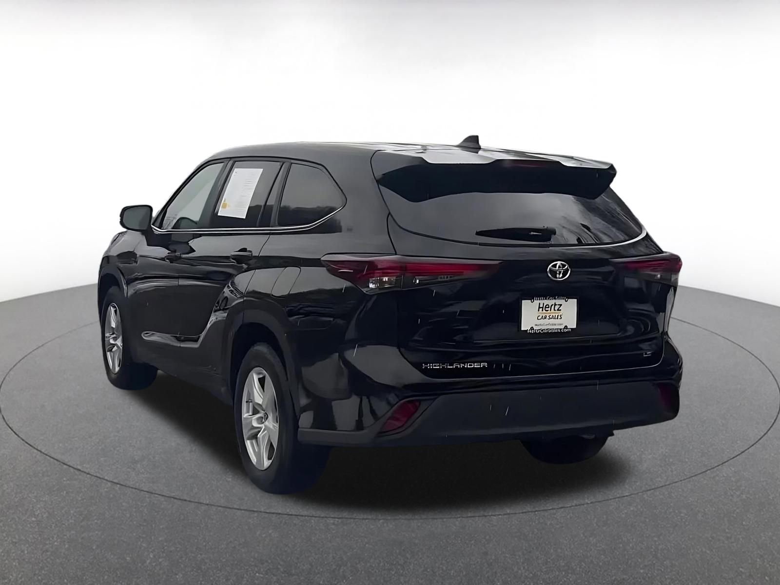 Used 2025 Toyota Highlander LE image 11