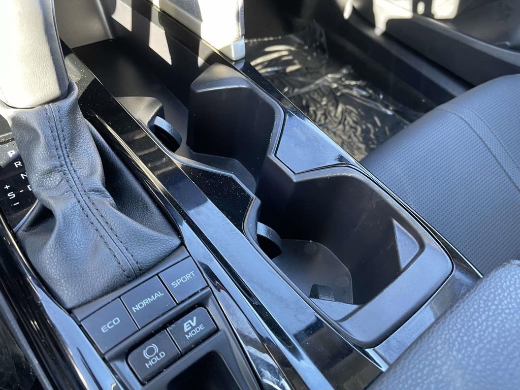 Used 2025 Toyota Camry XLE image 30