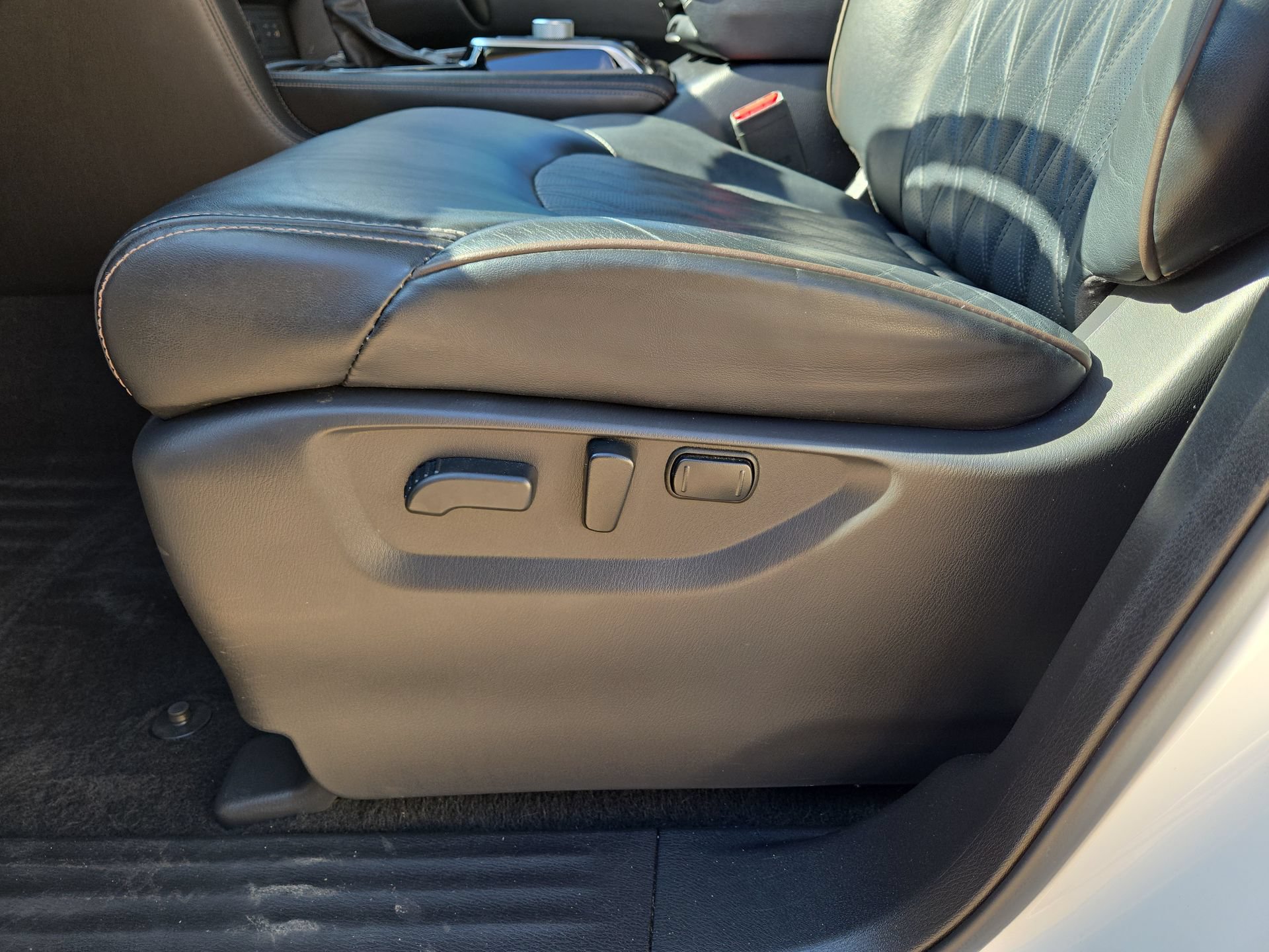 Used 2021 Nissan Armada Platinum w/ Captain's Chairs Package AWD/4WD image 17
