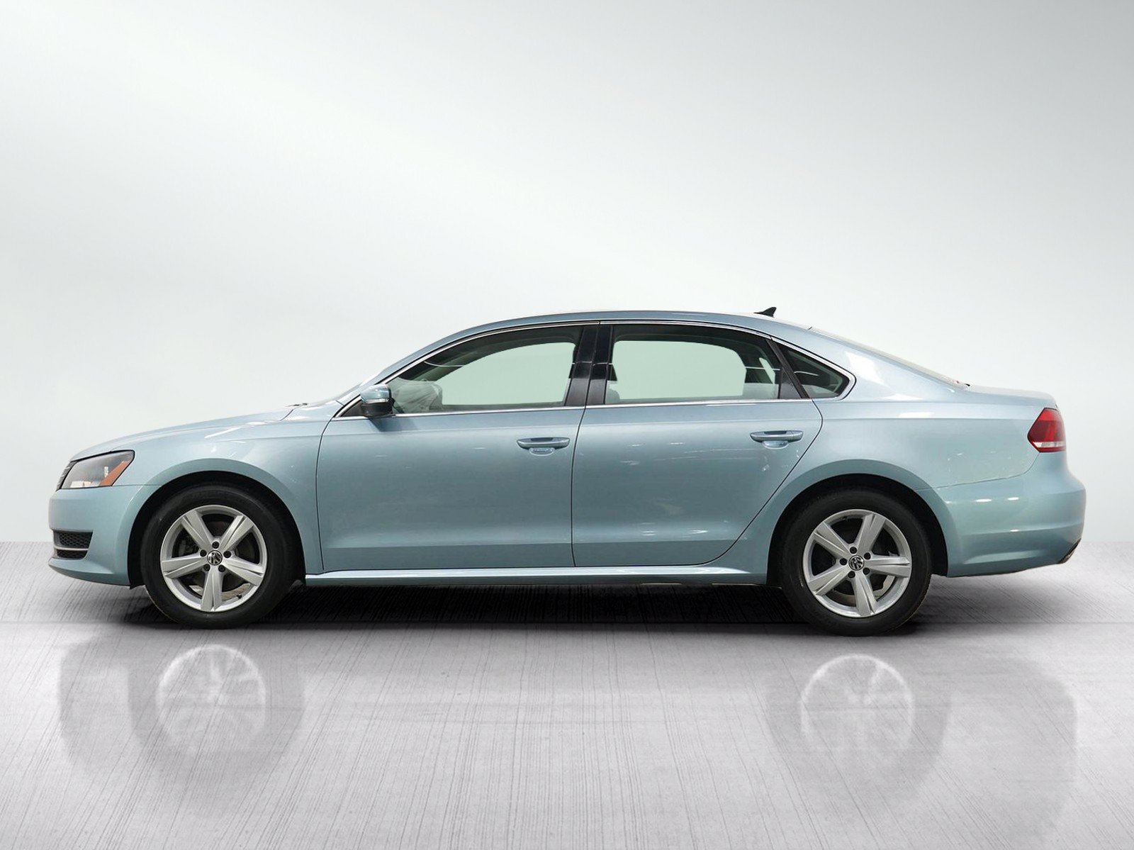 Used 2013 Volkswagen Passat 2.5 SE FWD image 2