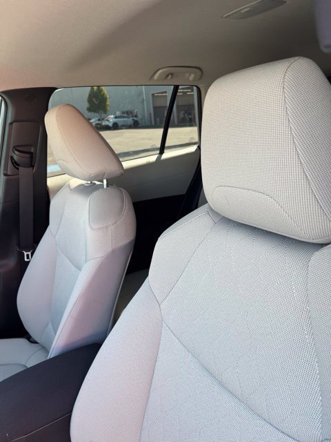 Used 2025 Toyota Corolla Cross L FWD image 5