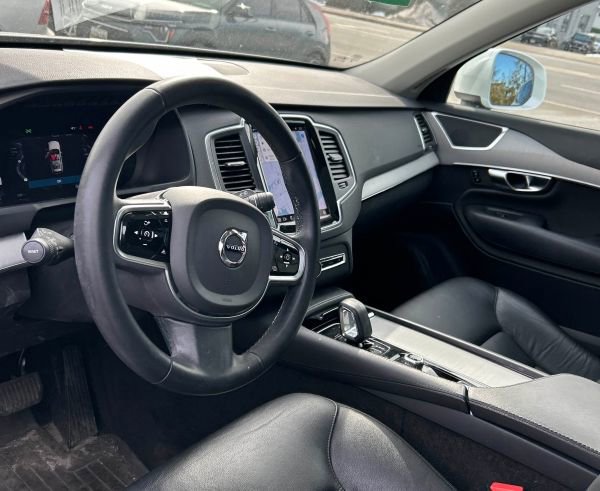 Used 2023 Volvo XC90 B5 Core w/ Climate Package image 5