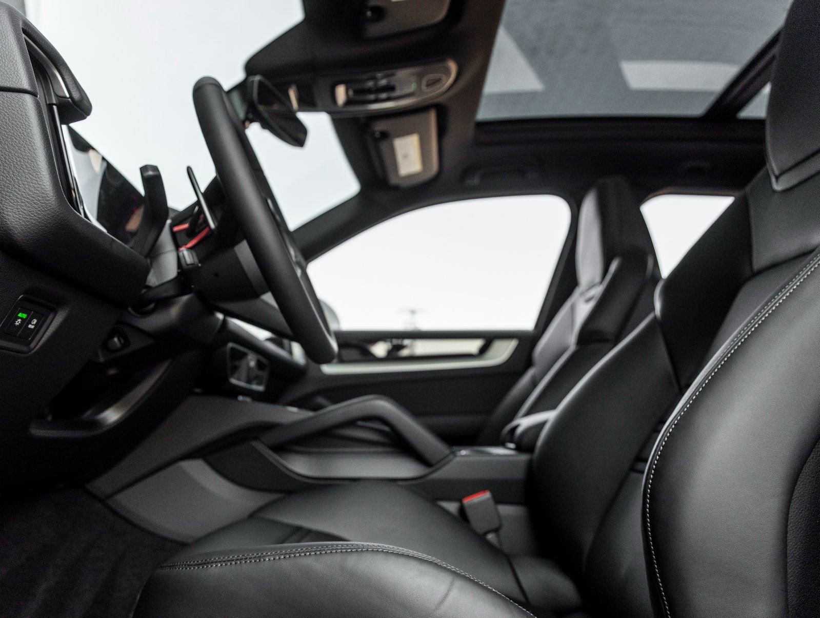 Certified 2025 Porsche Cayenne image 23