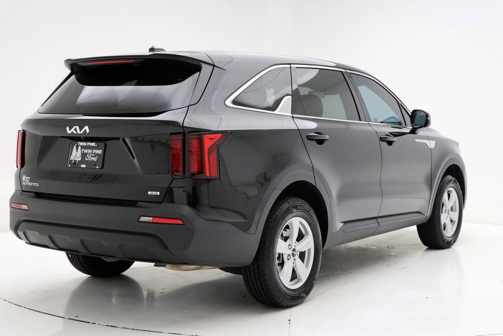 Used 2023 Kia Sorento LX AWD/4WD image 9