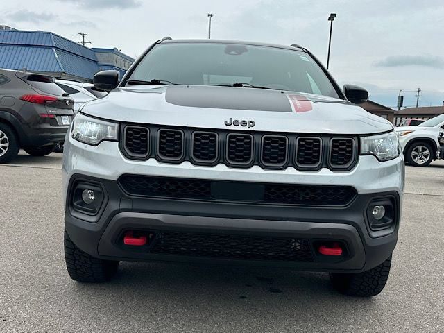 Used 2025 Jeep Compass Trailhawk AWD/4WD image 10