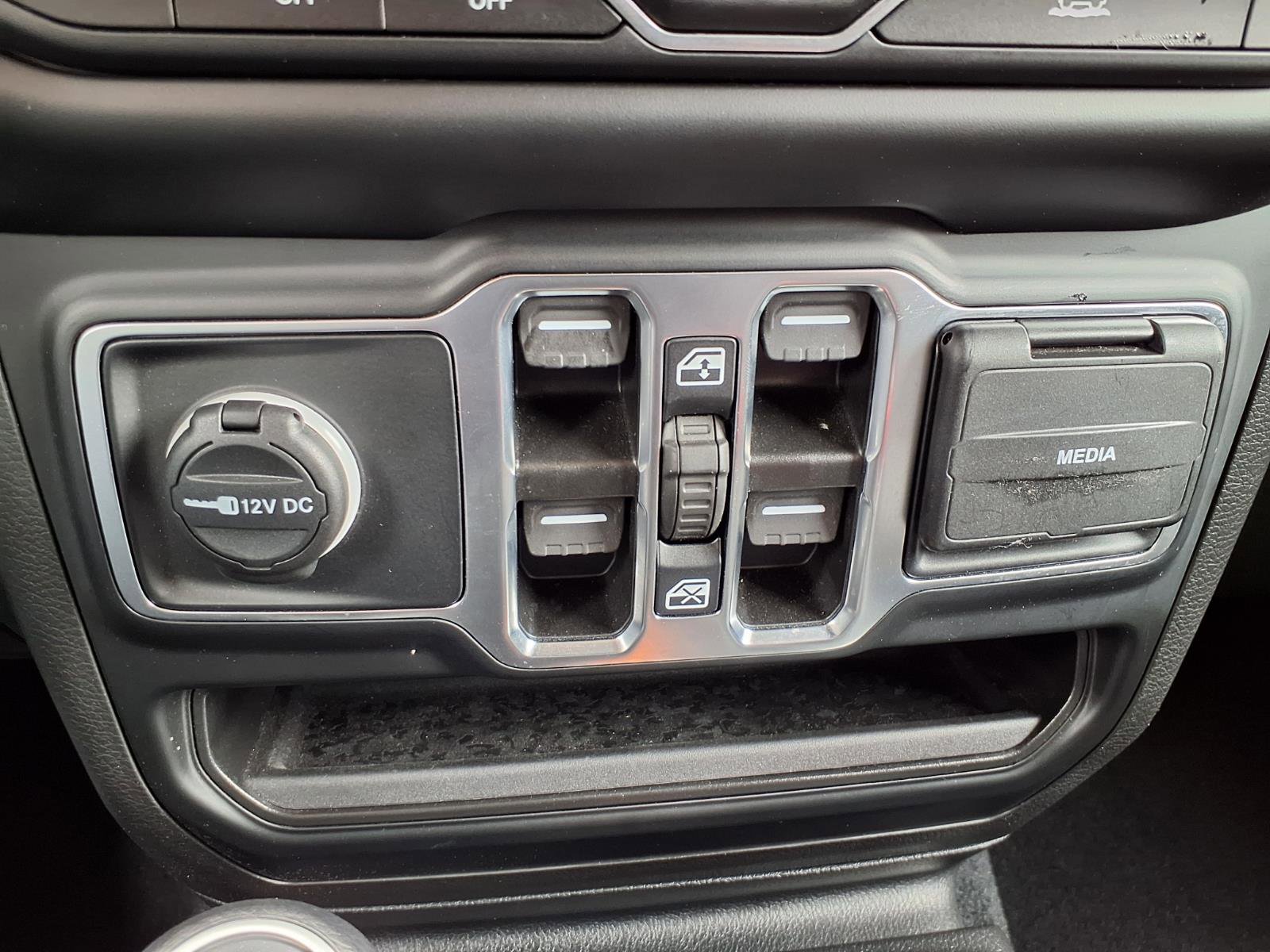 Used 2023 Jeep Wrangler Unlimited Sport AWD/4WD image 10