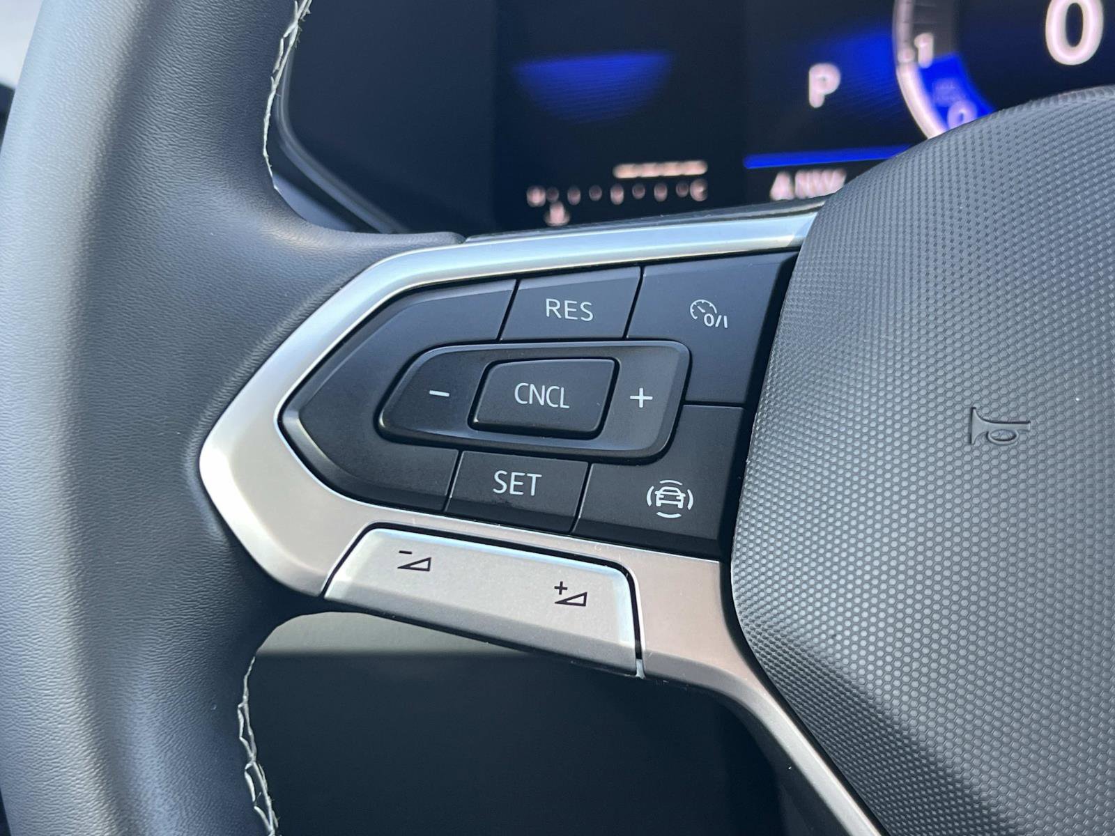 Certified 2022 Volkswagen Taos SE image 9