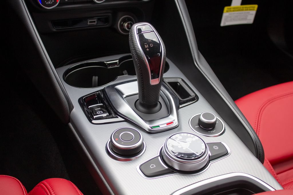 New 2025 Alfa Romeo Giulia AWD w/ Veloce Package AWD image 21