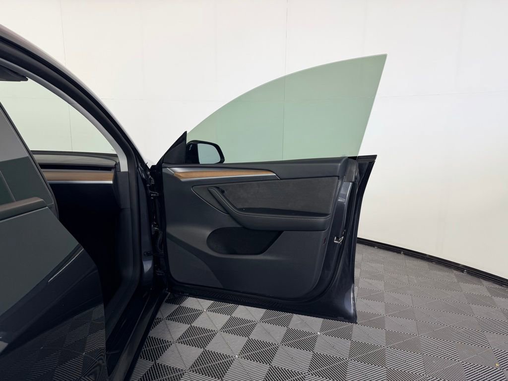 Used 2025 Tesla Model Y Long Range image 29