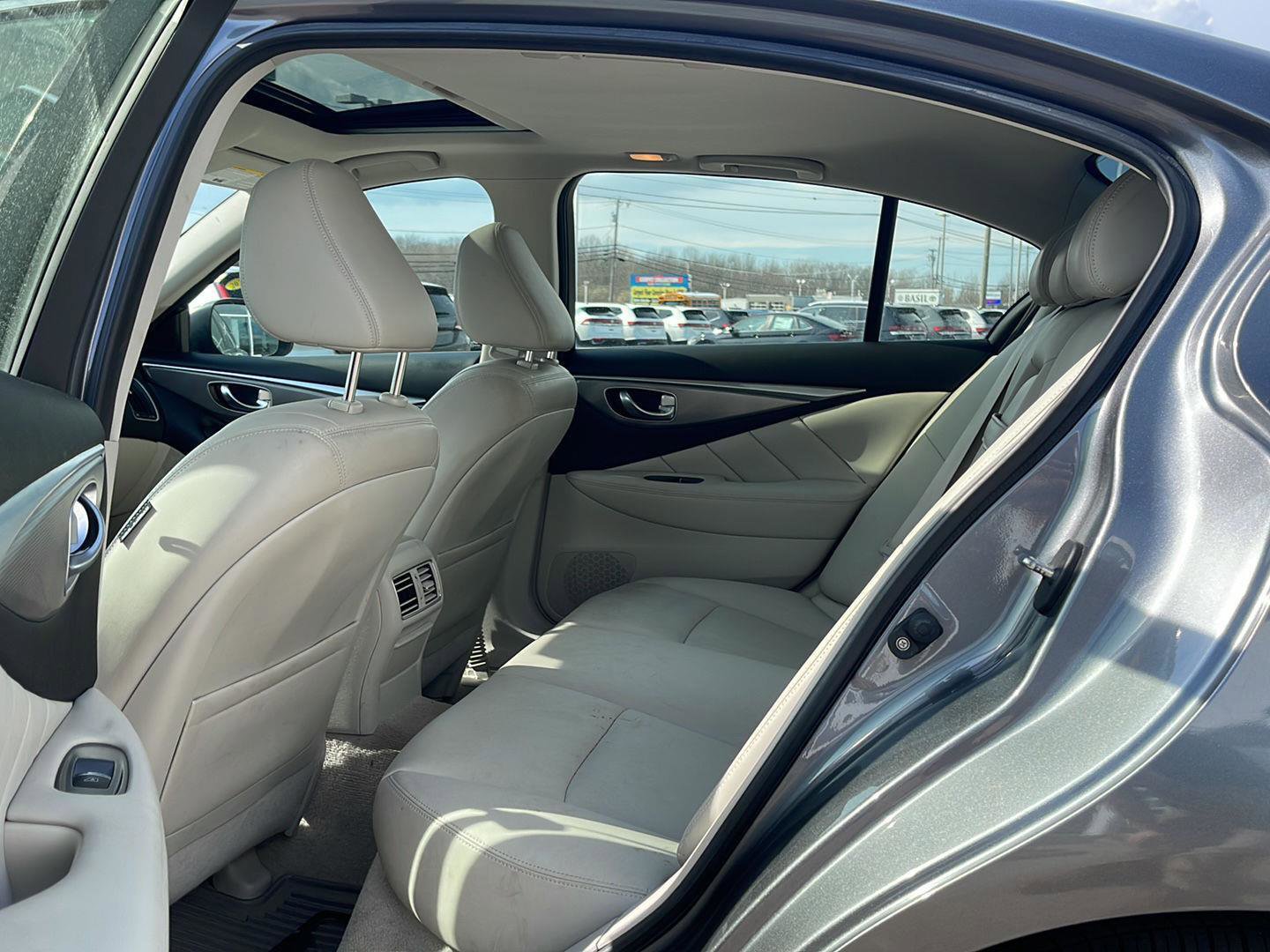 Used 2015 INFINITI Q50 2.0t w/ Moonroof Package image 6