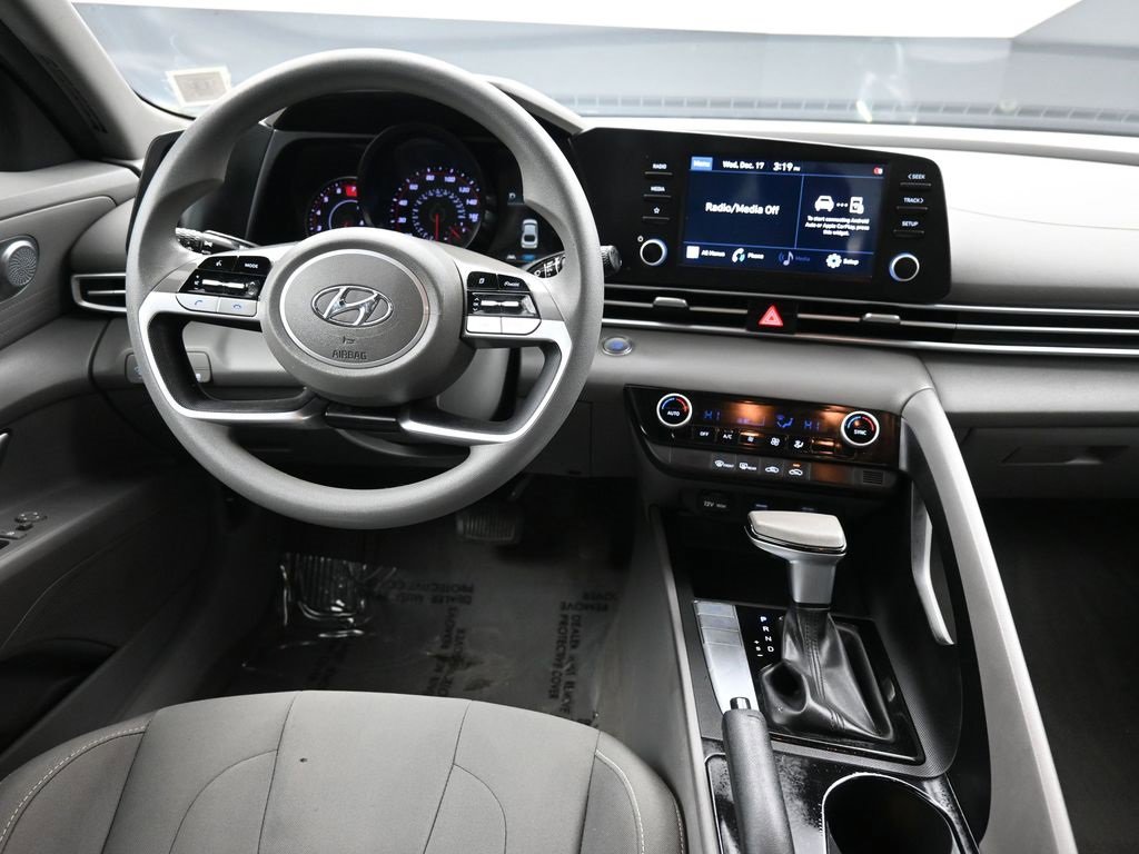 Certified 2022 Hyundai Elantra SEL w/ Cargo Package image 19