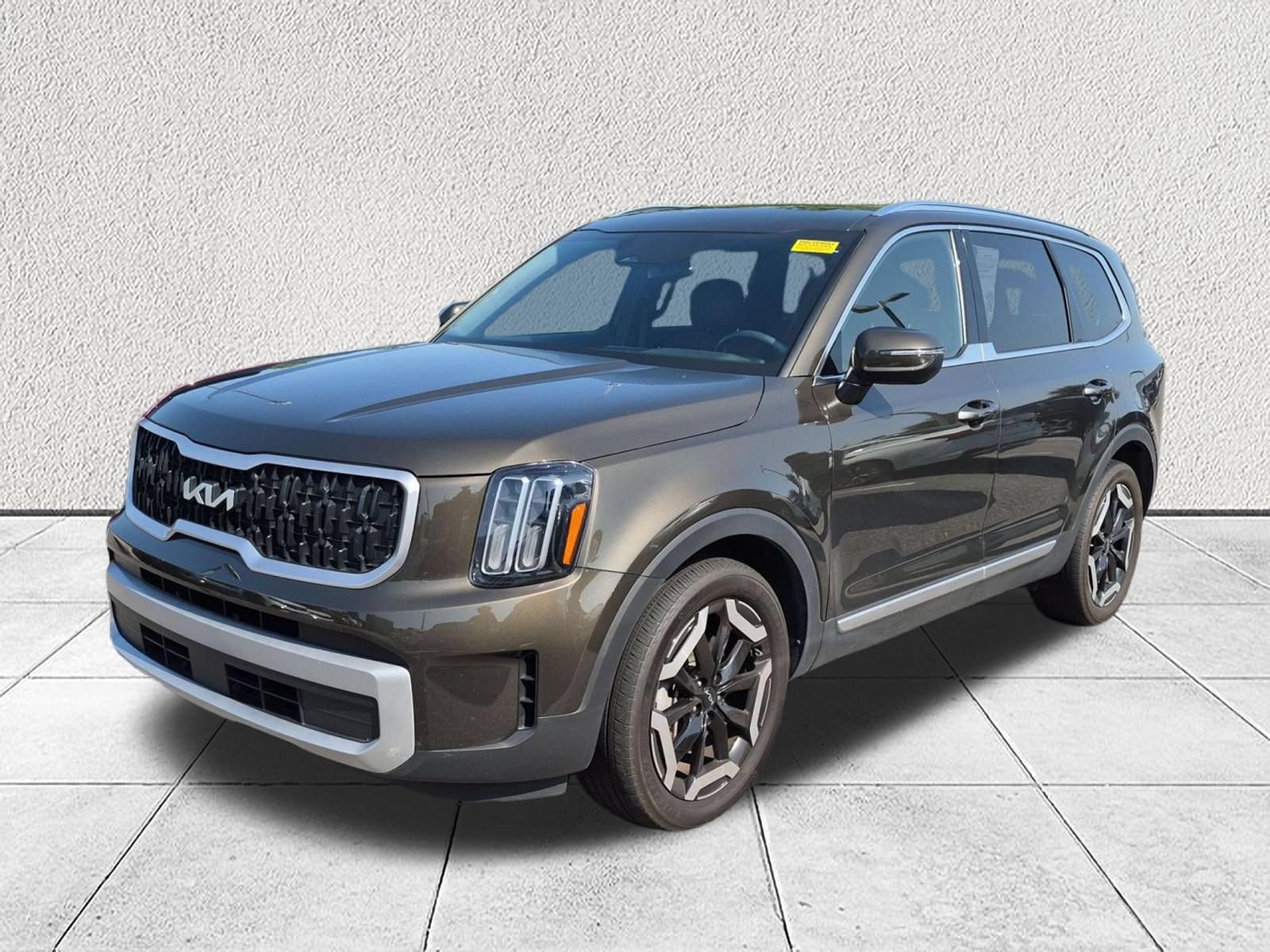 Used 2023 Kia Telluride EX w/ EX Captain's Chair Package AWD/4WD image 7